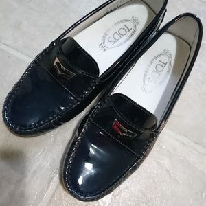 Tod's patent leather gommini navy